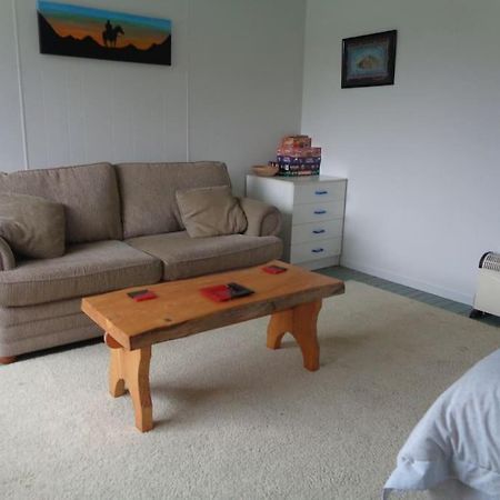 Rustic Woolshed Apartment Owen River Exterior photo