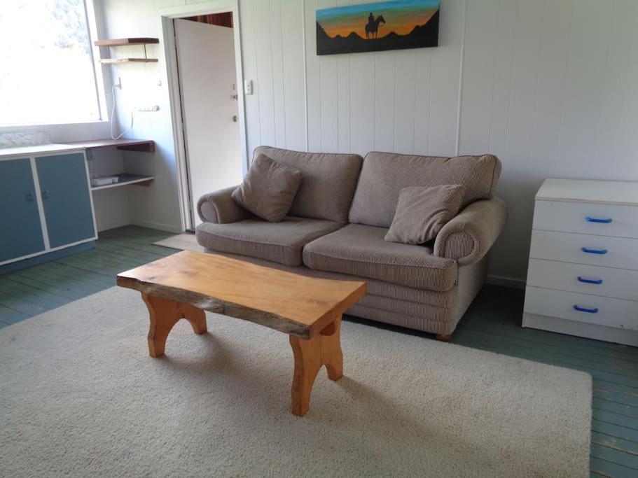 Rustic Woolshed Apartment Owen River Exterior photo