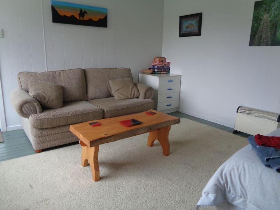 Rustic Woolshed Apartment Owen River Exterior photo